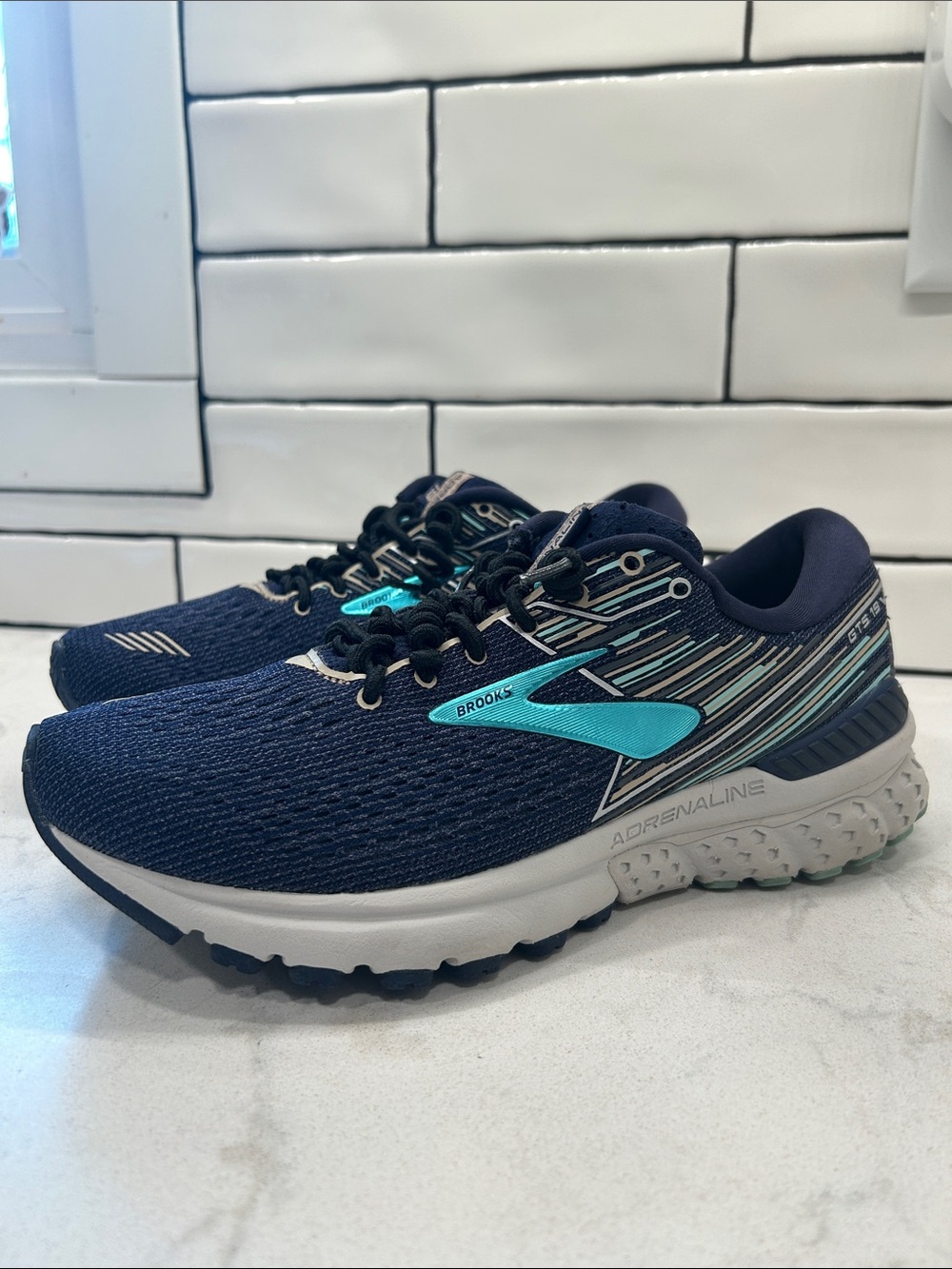 Brooks Women's Adrenaline GTS 19 Running Shoes Size 8 - Picture 15 of 16